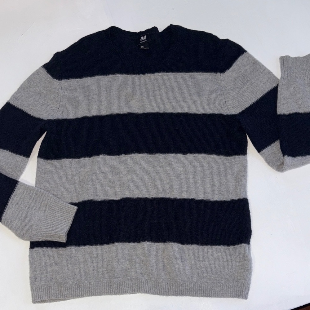 H&M Men's Gray and Navy Striped Sweater